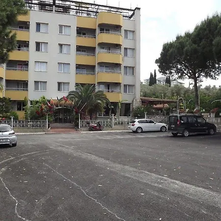 Opus Aparthotel 3*