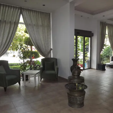 Opus Aparthotel 3*