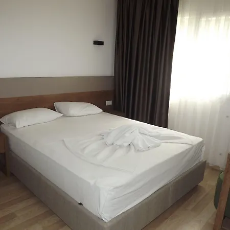 מלון דירות Opus 4*