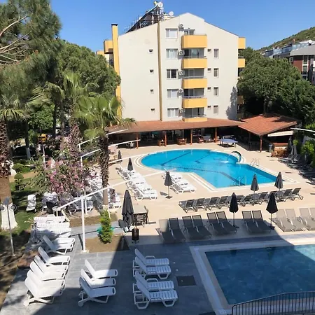 Opus מלון דירות 4*