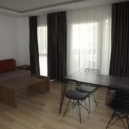 Opus מלון דירות 4*